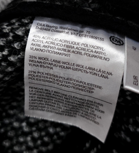 Piękny sweter wiązany w talii Piękny sweter wiązany w talii